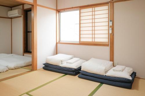 Postel nebo postele na pokoji v ubytování Meet Inari Hanare