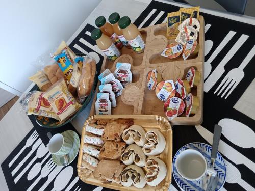 a table topped with trays of food and bread at Casa vacanze da Piera di Carta Giuseppina in Sassari