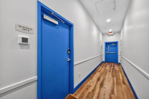 Φωτογραφία από το άλμπουμ του Stylish Downtown Unit with Historic Charm apts σε Bloomington