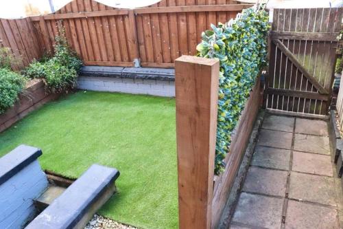 a garden with a bench and a fence at Blooming 2 bedroom Property in Beeston Hill