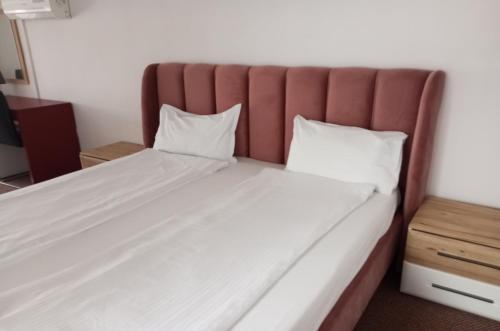 Ένα ή περισσότερα κρεβάτια σε δωμάτιο στο RHC Royal Hotel