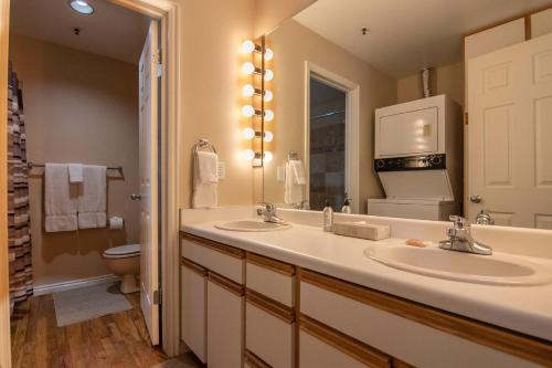 a bathroom with two sinks and a toilet at RMR: Balsam Lodge B4 Condo in The AspensWilson WY in Wilson