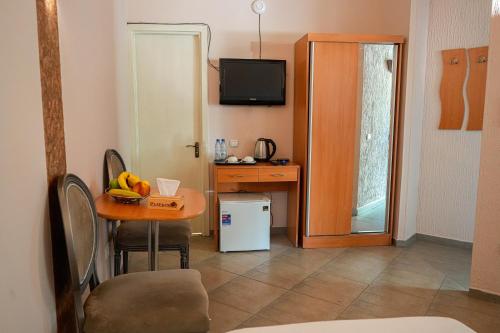 Kuchyň nebo kuchyňský kout v ubytování Forest Cottages Hotel EVN