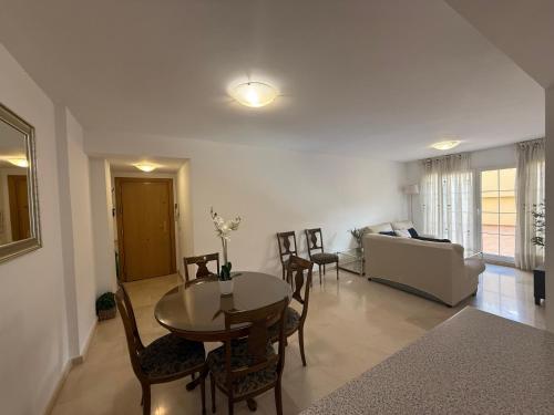 Malagueta, free parking, center & beach