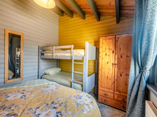 a bedroom with a bunk bed and a bunk bed at 5 The Glades - Uk46753 in Tattershall