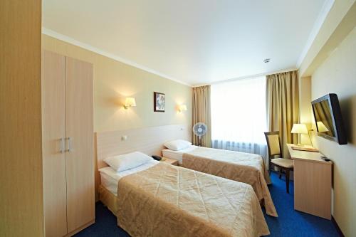 Ένα ή περισσότερα κρεβάτια σε δωμάτιο στο Bryansk Hotel