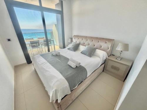 Sunset Drive 9-18 Poniente Beach