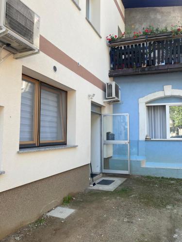 Budova, kde se apartmán nachází