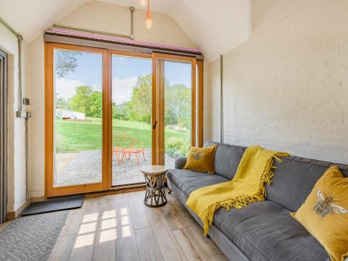 Ruang duduk di The Cottage High Wykehurst End