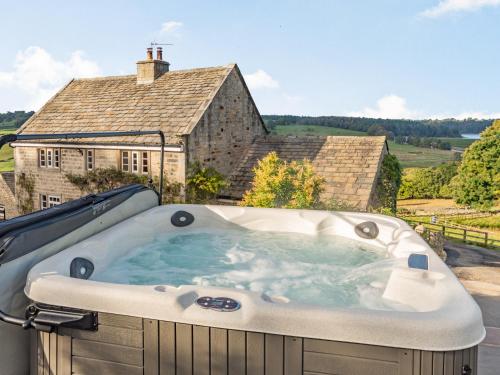 a jacuzzi tub on top of a house at Buryemwick in Timble