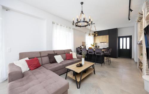Ruang duduk di Lovely Home In Ostrvica
