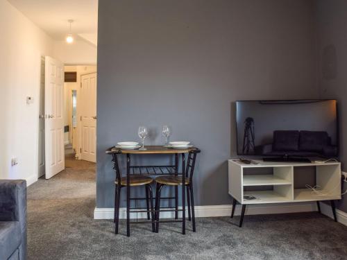Μια τηλεόραση ή/και κέντρο ψυχαγωγίας στο Apartment 5 - Uk48908