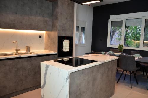 "KREON" Riviera House - Spacious house by the sea