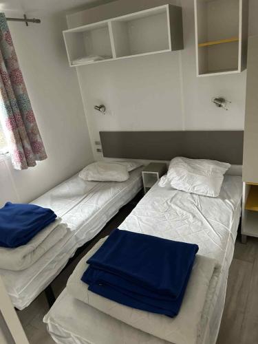 Ένα ή περισσότερα κρεβάτια σε δωμάτιο στο Camping Le vélodrome