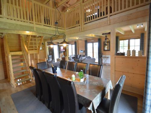 Khu vực ghế ngồi tại Luxury Ardennes chalet spa