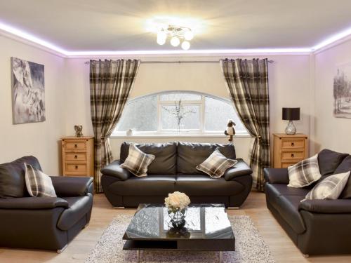 Ruang duduk di Riverside Cottage - Uk32405