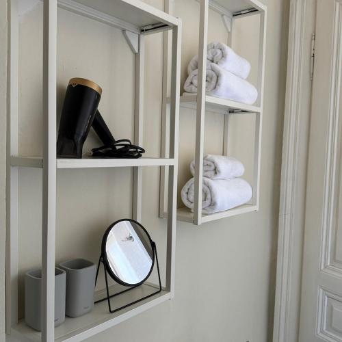 a towel rack with towels and a mirror in a bathroom at Palais am Park in Krems an der Donau