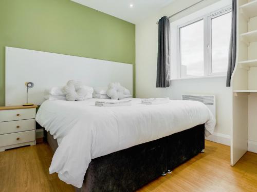 Ένα ή περισσότερα κρεβάτια σε δωμάτιο στο Badger Lodge - Uk30603