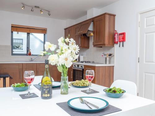 Η κουζίνα ή μικρή κουζίνα στο 3 Waterwheel Apartment