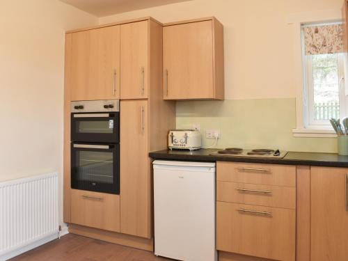 Η κουζίνα ή μικρή κουζίνα στο Muir Cottage - Uk44788