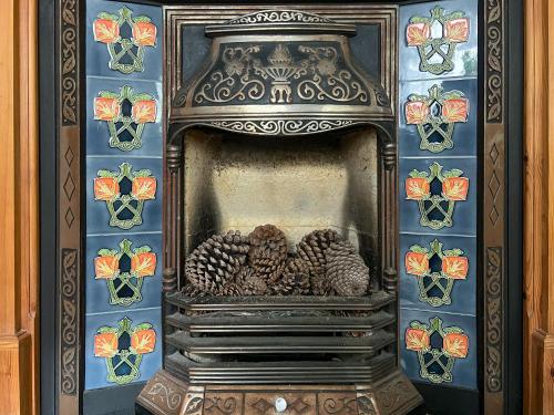 a grandfatheruliculiculiculiculiculiculiculiculiculiculiculiculiculic at Taff's Well Cottage in Taffs Well