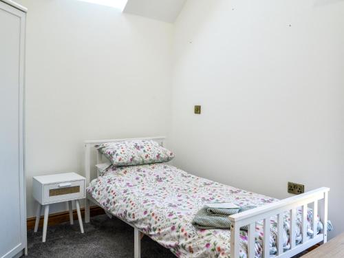 Katil atau katil-katil dalam bilik di Cart House - Uk48812