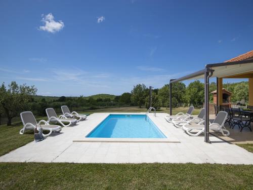 Bazén v ubytování Elegant Villa with Private Pool nebo v jeho okolí