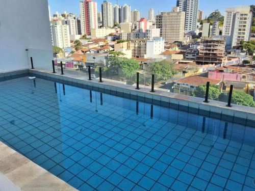Bazén v ubytování Apartamento 1 Completo com Piscina e Academia ao lado da USP nebo v jeho okolí