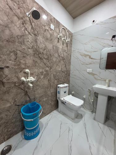 a bathroom with a toilet and a sink at Rukmani Home Stay in Mathura