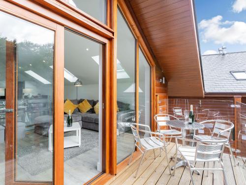 Khu vực ghế ngồi tại Waterside Lodge Five -Uk38263