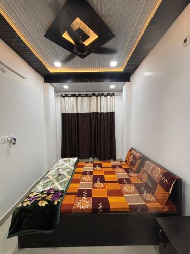 a bed in a room with a ceiling at Rukmani Home Stay in Mathura