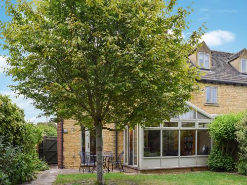an apple tree in front of a house at Renwood in Eynsham