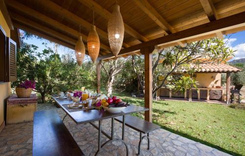 Zahrada ubytování Two-Bedroom Holiday Home In Smaria Di Ricadi -Vv-