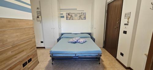 a hospital room with a bed in a hallway at Dream House in Garbagnate Milanese