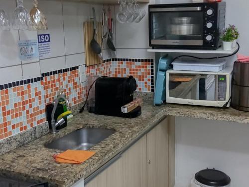 Kuchyň nebo kuchyňský kout v ubytování Golden Dolphin Grand Hotel - Apt 2 quartos - Comporta até 7 hospedes mais uma criança de até 5 anos - com Netflix