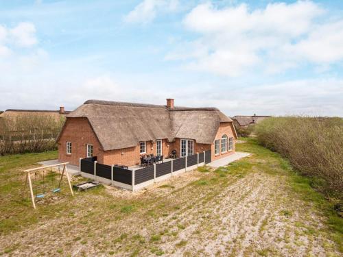 Το κτήριο όπου στεγάζεται  η παραθεριστική κατοικία