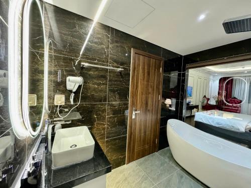 Ένα μπάνιο στο Royal Hotel Thanh Trì