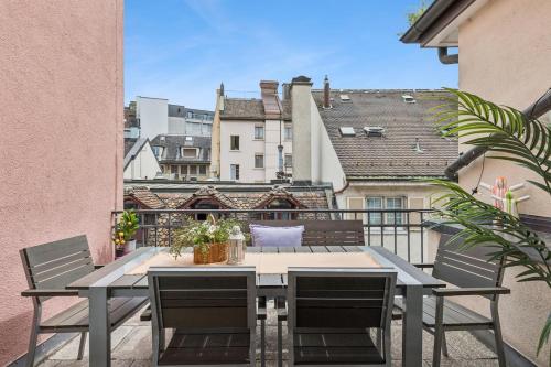 OldTownRiversideACBalconyFreeParkingWaterView