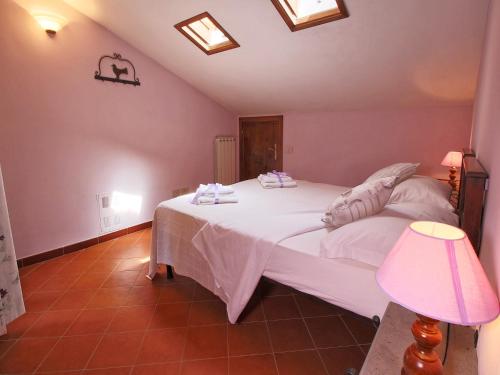 Ένα ή περισσότερα κρεβάτια σε δωμάτιο στο Tuscan Retreat with Pool