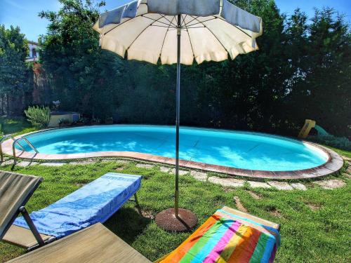 Πισίνα στο ή κοντά στο Tuscan Retreat with Pool