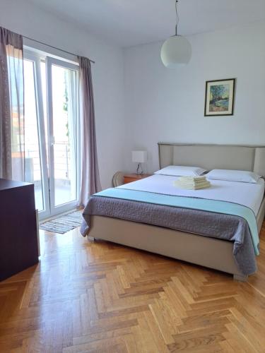 Imagen de la galería de Rooms Keti - Yellow room, en Korčula