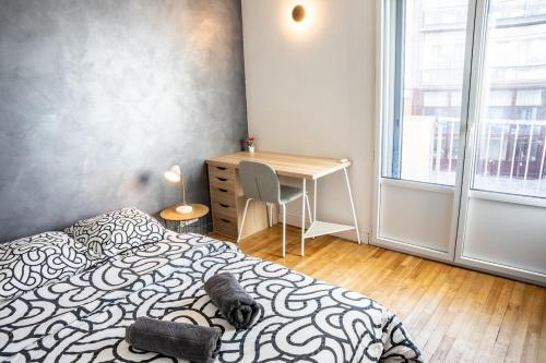 Krevet ili kreveti u jedinici u okviru objekta Le cocon des Lices - 3 bedrooms - Places des Lices