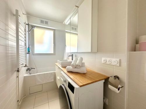 Fotografie z fotogalerie ubytování L'Amelot - Studio avec terrasse Paris 11e v destinaci La Celle-sous-Gouzon