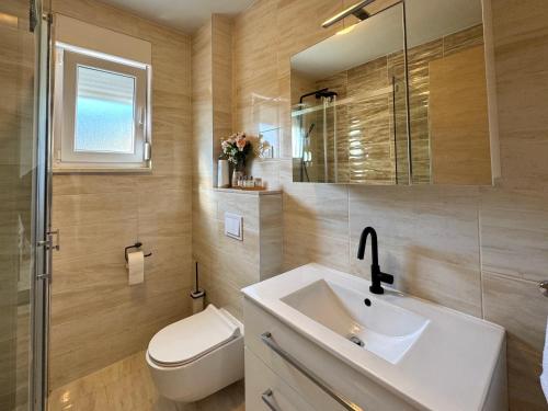 Koupelna v ubytování Sea View Apartmani Jadran