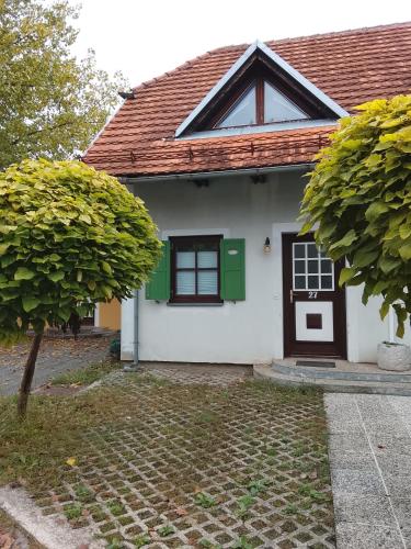 Bangunan di mana terletaknya rumah percutian