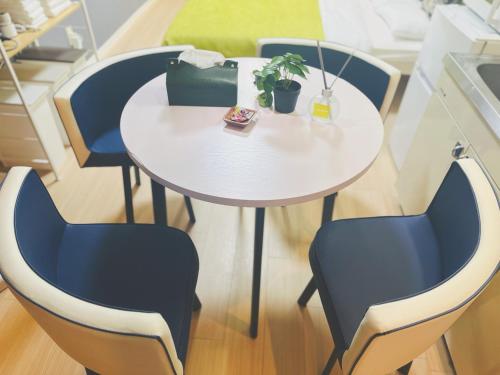 Posezení v ubytování Shinjuku新宿公園