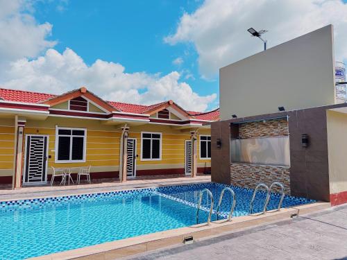 a swimming pool in front of a house at Tokwan Homestay, Alor Setar Kedah in Alor Setar