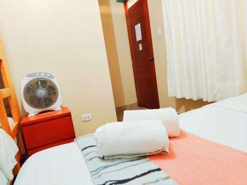 Letto o letti in una camera di HOSPEDAJE WELCOME PARACAS peru