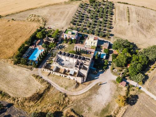 an aerial view of a house with a pool at Masseria Sant'Agapito in Lucera
