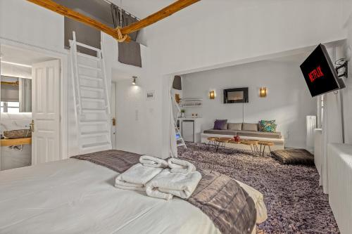 a bedroom with a bed with towels on it at Blue Mountain Guesthouse by Seablue in Arachova